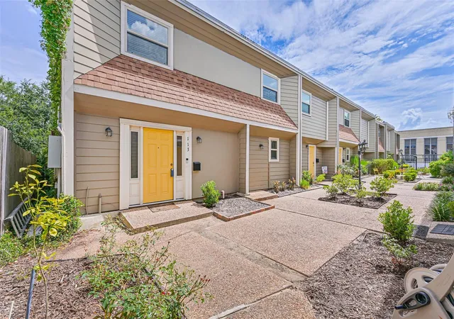 Photo 2 of Condo for sale at 424 15th Street #113, Galveston, TX 77550 | MLS# 7097076 | Listing updated on 2026-06-24