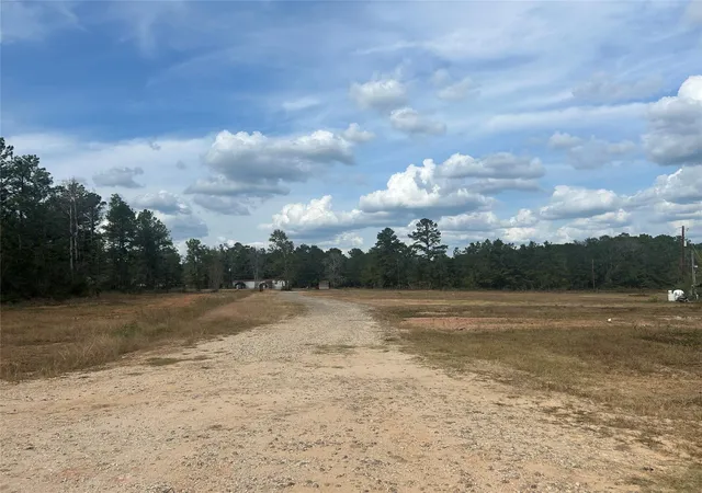 5th image of 18074 Hill Rd, Cleveland, TX 77328 | MLS# 24512651
