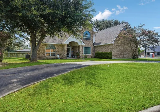 Photo 2 of Single family home for sale at 1615 Ambar St, El Campo, TX 77437 | MLS# 60278639 | Listing updated on 2026-08-07