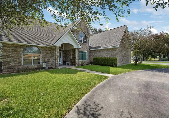 Photo 3 of Single family home for sale at 1615 Ambar St, El Campo, TX 77437 | MLS# 60278639 | Listing updated on 2026-08-07