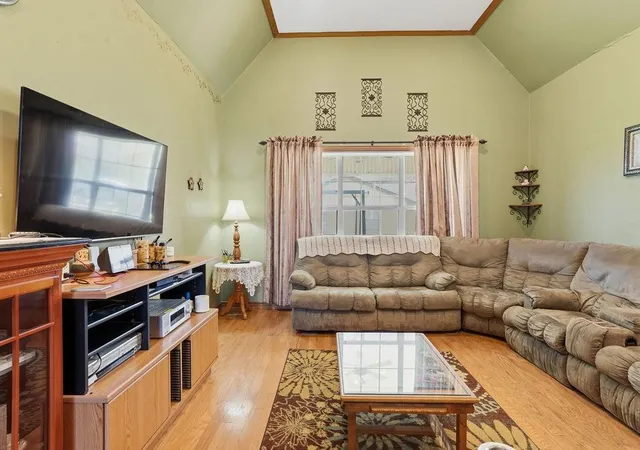 Photo 3 of Single family home for sale at 1615 Ambar St, El Campo, TX 77437 | MLS# 60278639 | Listing updated on 2026-08-07
