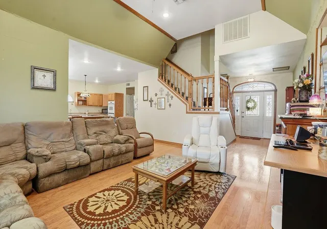 Photo 4 of Single family home for sale at 1615 Ambar St, El Campo, TX 77437 | MLS# 60278639 | Listing updated on 2026-08-07