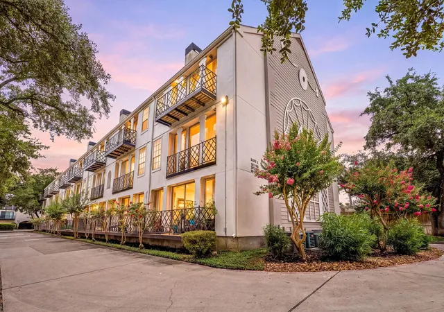 Homes for sale in Houston, TX | 2333 Bering Drive, Houston, TX 77057 | Houzeo