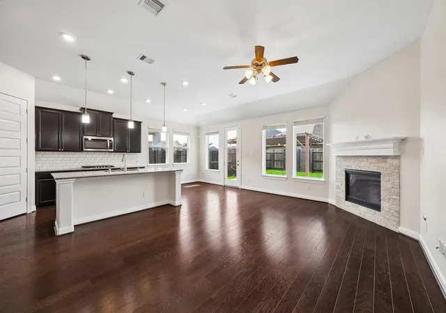 Photo 2 of Sale Pending at 2311 Barrington Fld Ln, Houston, TX 77089 | MLS# 55111819 | Listing updated on 2026-08-29