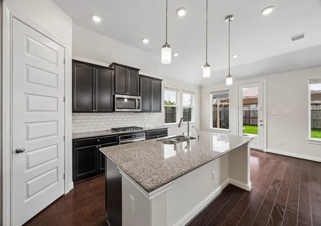 Photo 3 of Sale Pending at 2311 Barrington Fld Ln, Houston, TX 77089 | MLS# 55111819 | Listing updated on 2026-08-29