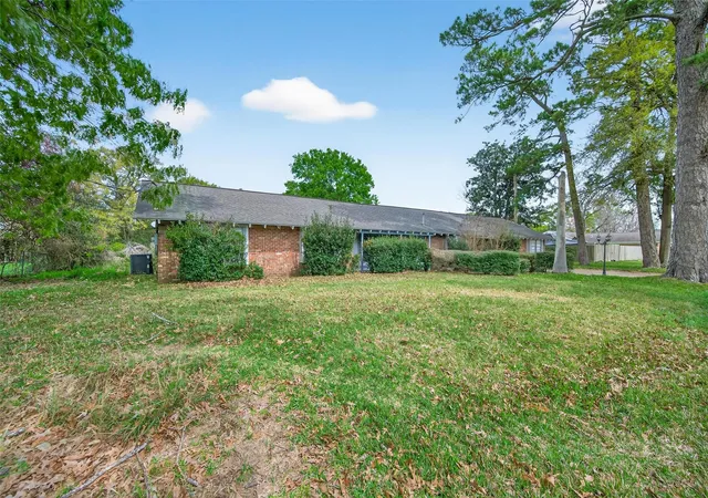 2nd image of 614 Pine Cir, Seabrook, TX 77586 | MLS# 67452343