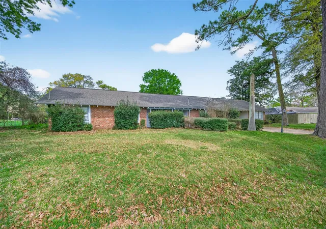 3rd image of 614 Pine Cir, Seabrook, TX 77586 | MLS# 67452343