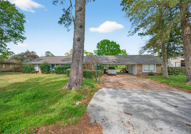 4th image of 614 Pine Cir, Seabrook, TX 77586 | MLS# 67452343