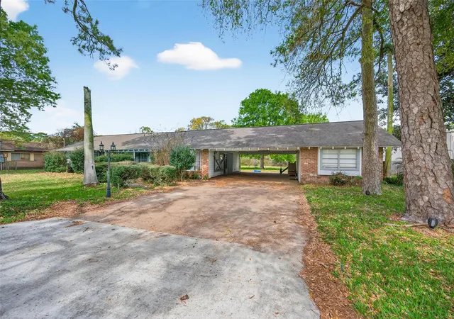 5th image of 614 Pine Cir, Seabrook, TX 77586 | MLS# 67452343