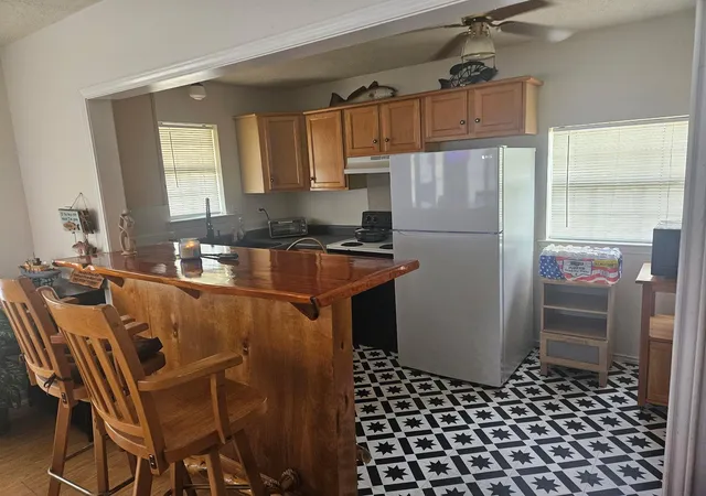 2nd image of 208 13th St, Dickinson, TX 77539 | MLS# 25617277