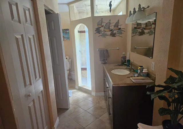 7th image of 208 13th St, Dickinson, TX 77539 | MLS# 25617277