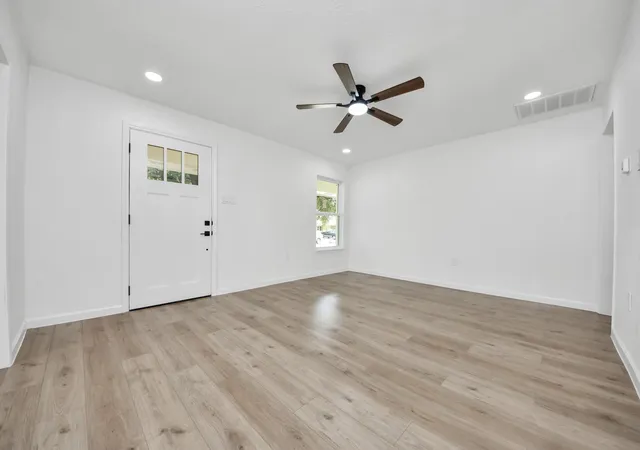 image of 10418 Burman St, Houston, TX 77029 | MLS# 29526930