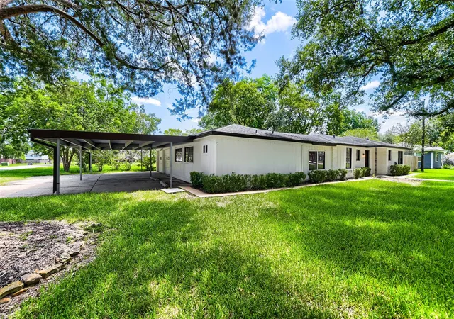 Photo 3 of Single family home for sale at 205 Morningside Dr, Friendswood, TX 77546 | MLS# 74173207 | Listing updated on 2026-08-20