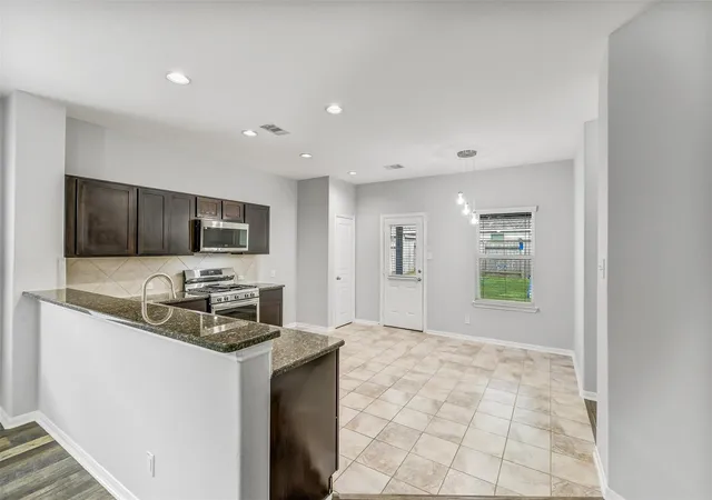 Photo 4 of Single family home for sale at 18607 Legend Oaks Dr, Magnolia, TX 77355 | MLS# 2520342 | Listing updated on 2026-08-28