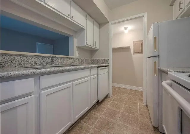 2nd image of 12655 Ashford Mdw Dr, Houston, TX 77082