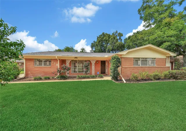 1st image of 115 E Thornton Rd, Houston, TX 77022 | MLS# 92179710