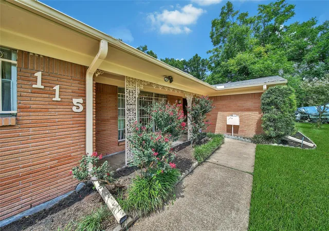 2nd image of 115 E Thornton Rd, Houston, TX 77022 | MLS# 92179710