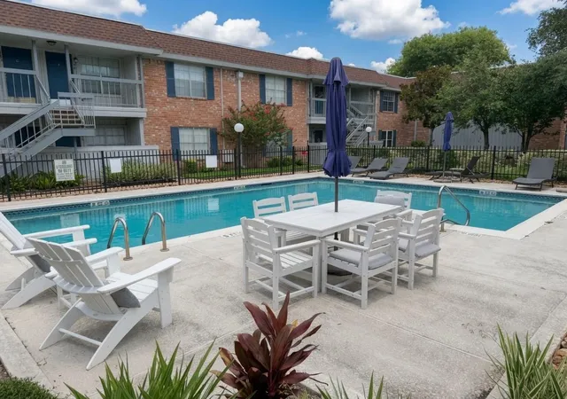 10th image of 2250 Bering Dr #68, Houston, TX 77057 | MLS# 79576236