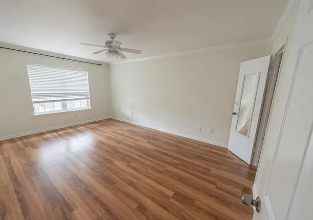 4th image of 2250 Bering Dr, Houston, TX 77057