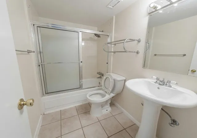 5th image of 2250 Bering Dr, Houston, TX 77057