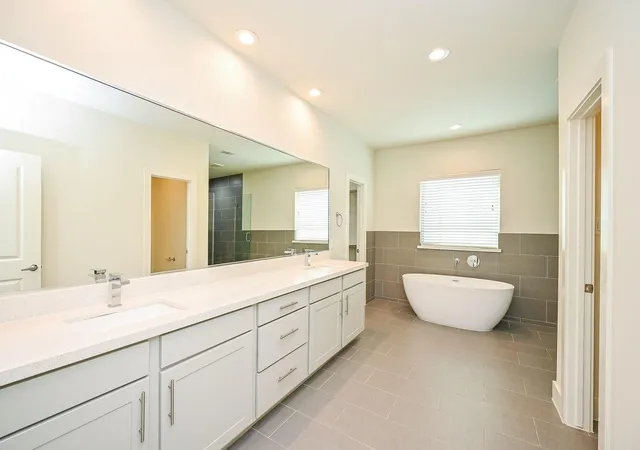 Photo 4 of Single family home for sale at 1106 Fuschia Rd, Houston, TX 77055 | MLS# 20916675 | Listing updated on 2026-08-17