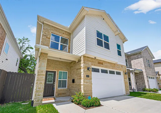 3rd image of 2207 Silverbonnet St, Houston, TX 77055 | MLS# 53173370
