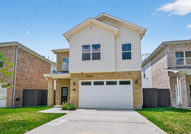 4th image of 2207 Silverbonnet St, Houston, TX 77055 | MLS# 53173370