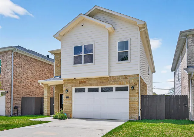5th image of 2207 Silverbonnet St, Houston, TX 77055 | MLS# 53173370