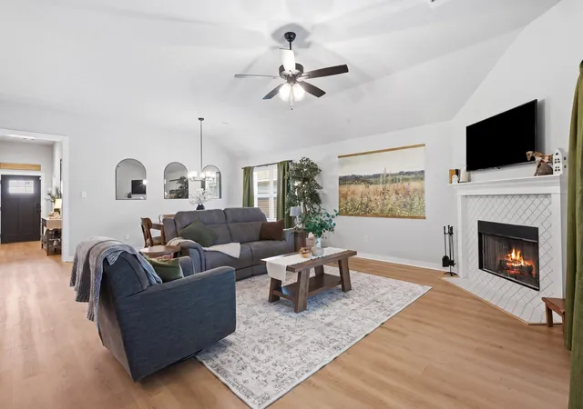 5th image of 3112 Margaret Rudder Pkwy, Bryan, TX 77808 | MLS# 80714600