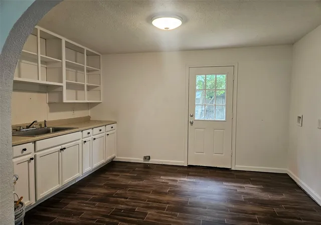 2nd image of 302 Grayless St, Richmond, TX 77406 | MLS# 64806080