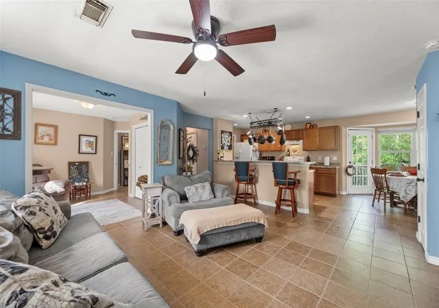 5th image of 437 County Road 165 Dr, Boling, TX 77420 | MLS# 39710550