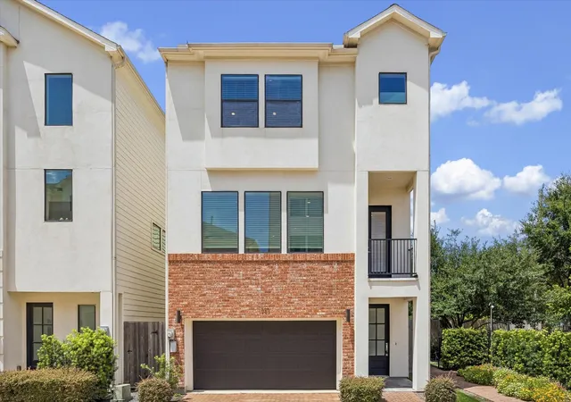 Photo 1 of Single family home for sale at 1029 Green Kensington Dr, Houston, TX 77008 | MLS# 21220084 | Listing updated on 2026-09-20