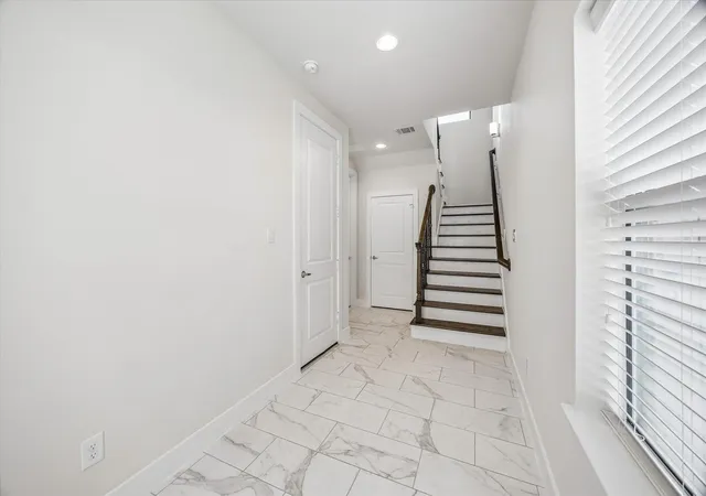 Photo 3 of Single family home for sale at 1029 Green Kensington Dr, Houston, TX 77008 | MLS# 21220084 | Listing updated on 2026-09-20