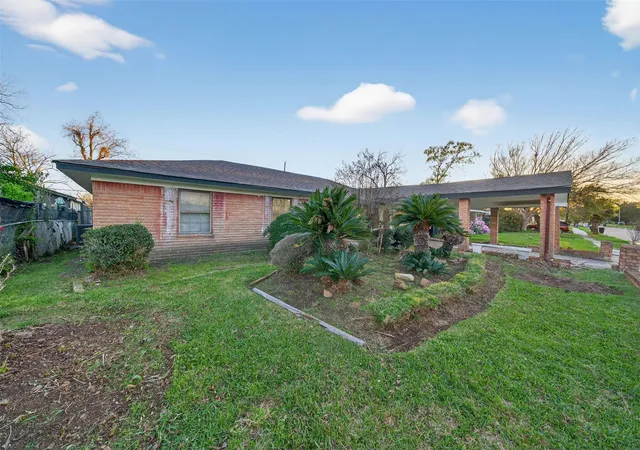 Photo 2 of Single family home for sale at 4119 Ebbtide Dr, Houston, TX 77045 | MLS# 52826258 | Listing updated on 2026-09-14