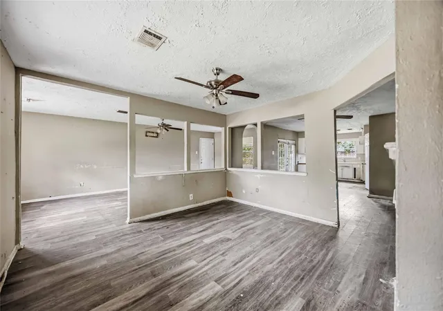 4th image of 5015 Bricker St, Houston, TX 77033 | MLS# 12375535