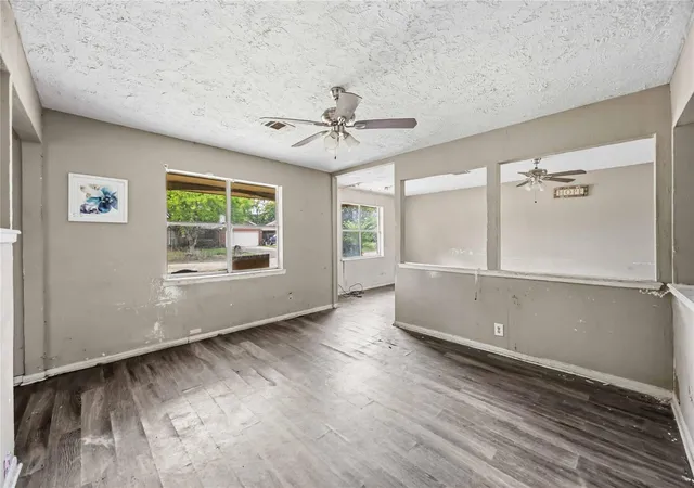 5th image of 5015 Bricker St, Houston, TX 77033 | MLS# 12375535