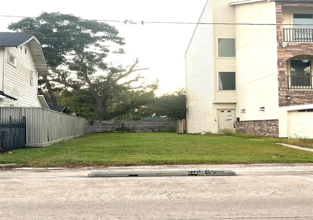 Photo 1 of Land for sale at 1811 Elysian St, Houston, TX 77026 | MLS# 25879690 | Listing updated on 2026-07-08