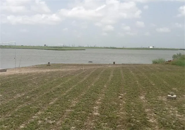 1st image of 4612 Warren Lot 3 Wy, Hitchcock, TX 77563 | MLS# 77395592