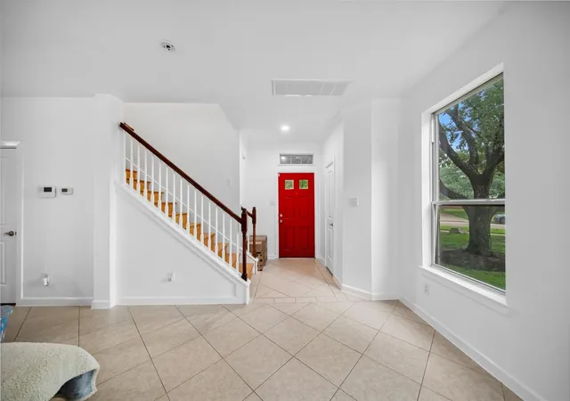 Photo 3 of Townhouse for sale at 5338 Summit Holw Dr, Houston, TX 77084 | MLS# 82235795 | Listing updated on 2026-05-20
