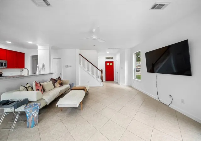 Photo 4 of Townhouse for sale at 5338 Summit Holw Dr, Houston, TX 77084 | MLS# 82235795 | Listing updated on 2026-05-20
