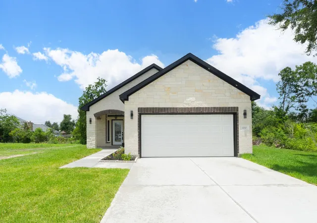 Homes for sale in Arcola, TX | 423 Manor Ave, Arcola, TX 77583 | MLS# 19739420