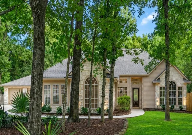 Photo 2 of Sale Pending at 2312 Carriage Run E, Conroe, TX 77384 | MLS# 39261348 | Listing updated on 2026-09-02