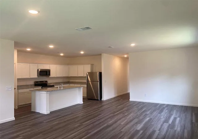 Photo 3 of Sale Pending at 3215 Diamond View Ln, Angleton, TX 77515 | MLS# 49026440 | Listing updated on 2026-09-17