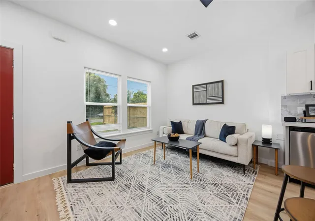 5th image of 7946 Fields St #A/B, Houston, TX 77028 | MLS# 49094652