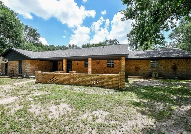 3rd image of 279 Lakeview 3 Rd, El Campo, TX 77437 | MLS# 7158839