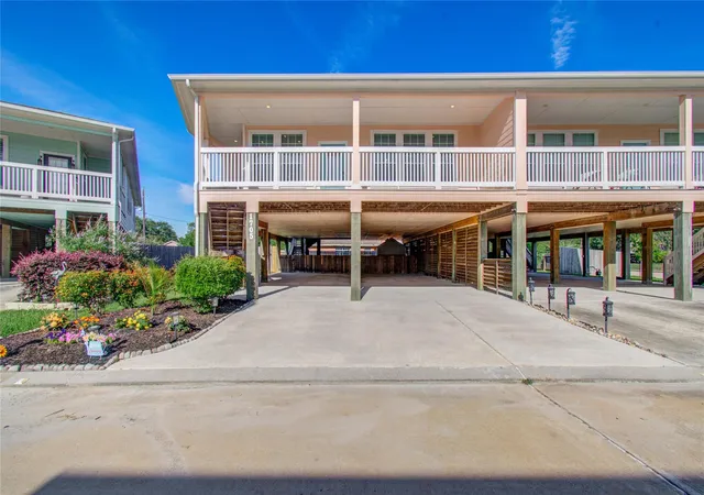 Photo 3 of Sale Pending at 1705 Bayway Dr, Seabrook, TX 77586 | MLS# 81085479 | Listing updated on 2026-09-15