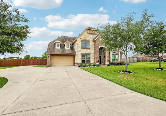 Homes for sale in Baytown, TX | 4410 Clearwater Rd, Baytown, TX 77523 | MLS# 37382087