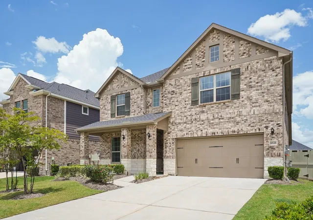 Photo 2 of Single family home for sale at 10126 Byp Oaks Dr, Conroe, TX 77385 | MLS# 29066447 | Listing updated on 2026-09-05
