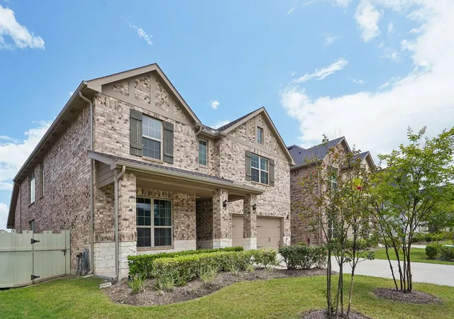 Photo 2 of Single family home for sale at 10126 Byp Oaks Dr, Conroe, TX 77385 | MLS# 29066447 | Listing updated on 2026-09-05