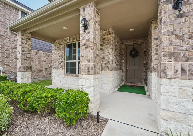 Photo 3 of Single family home for sale at 10126 Byp Oaks Dr, Conroe, TX 77385 | MLS# 29066447 | Listing updated on 2026-09-05